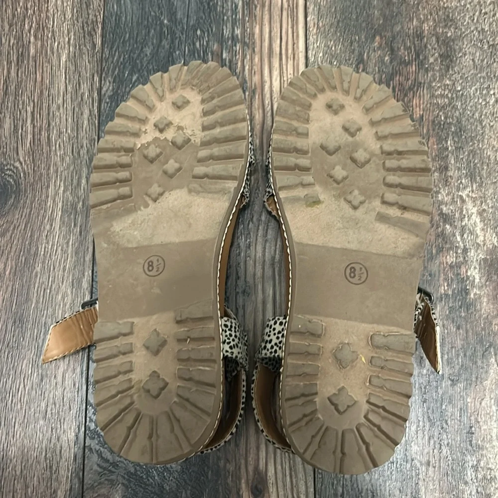 Universal Thread Sandals - Picture 3 of 3